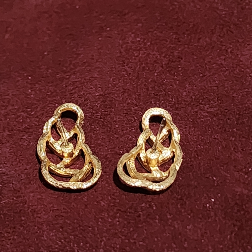 Modern Stud Weave Ribbon Earring - Picture 2 of 3